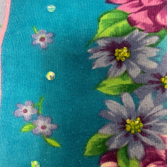 PRICE DROP! Chaudry Soft V-Neck Floral Embellished  Top  - Women's Large - Picture 7 of 12